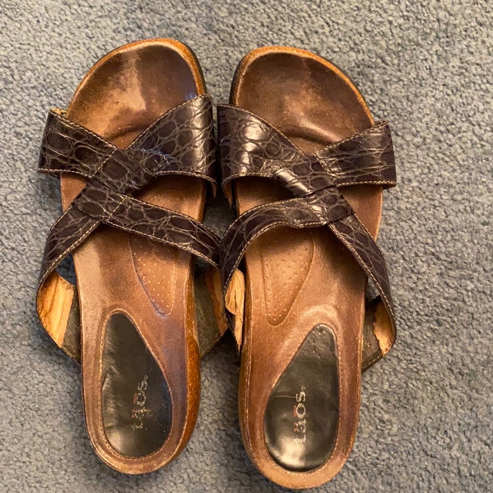 Taos black sandals
